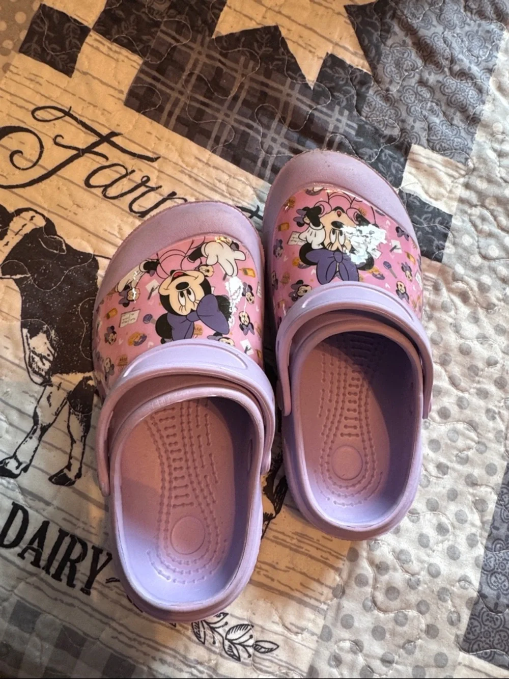 Minnie Mouse slip on shoes - Picture 2 of 4